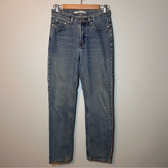 Vintage Tommy Hilfiger Jeans Women’s size 4 (28x31) Med Wash Straight Leg 90’s - Picture 1 of 8